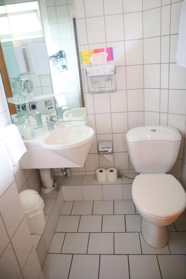 Pension Zur Harburg Uslar Exterior foto