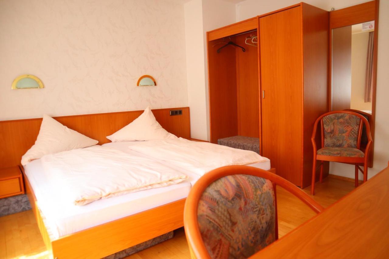 Pension Zur Harburg Uslar Exterior foto